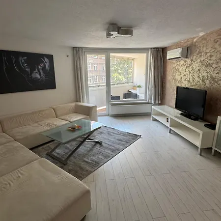 No Taxi Needed With Parking Lejlighed *