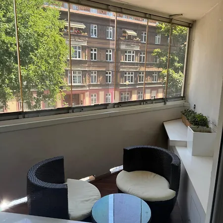 No Taxi Needed With Parking * Pressburg