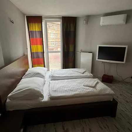 No Taxi Needed With Parking 아파트 브라티슬라바